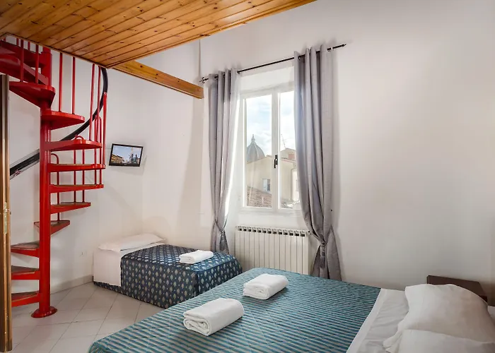 בית הארחה Casa Micol - Centro 3*